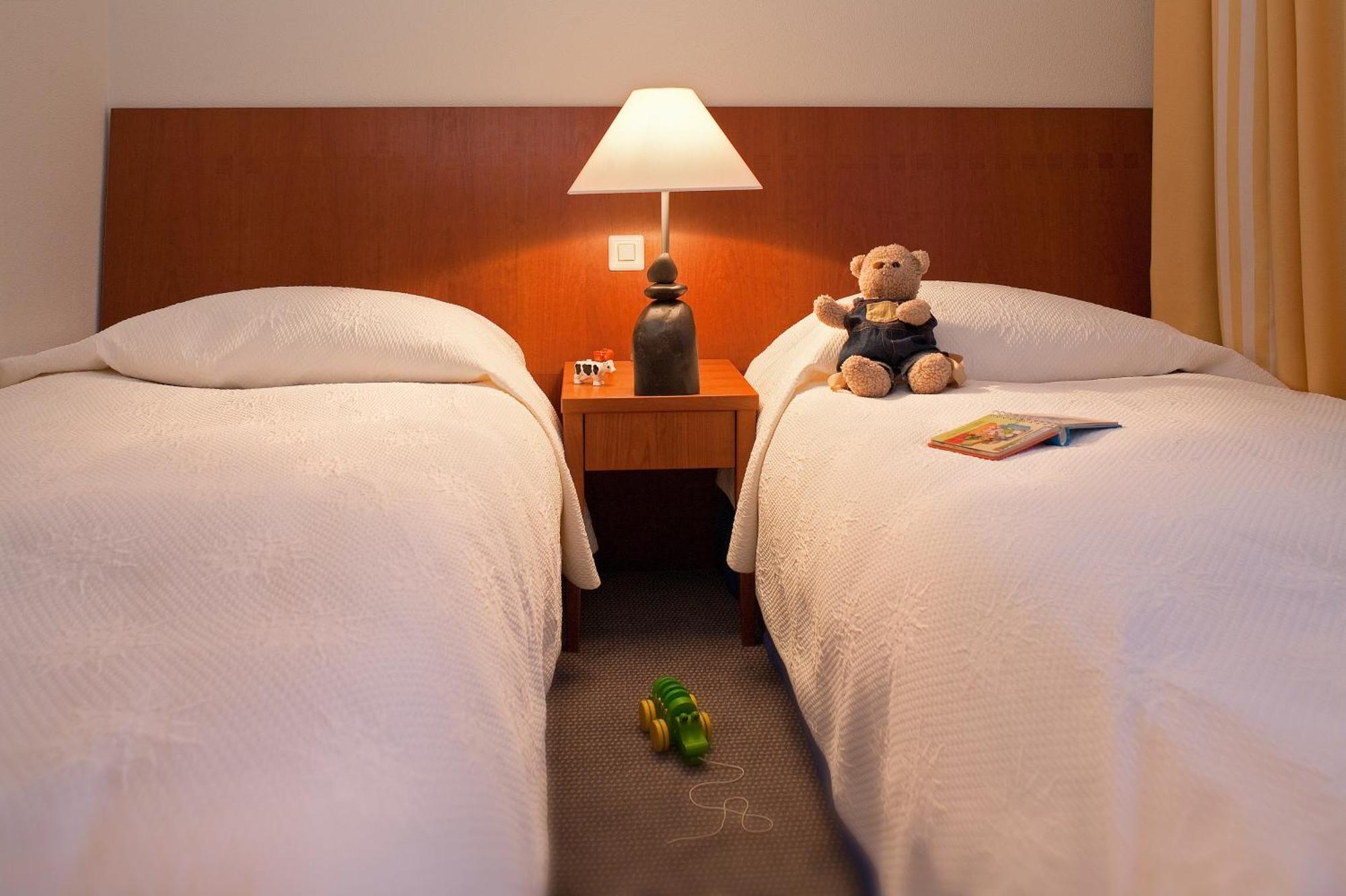 Le Bristol Leukerbad Room photo
